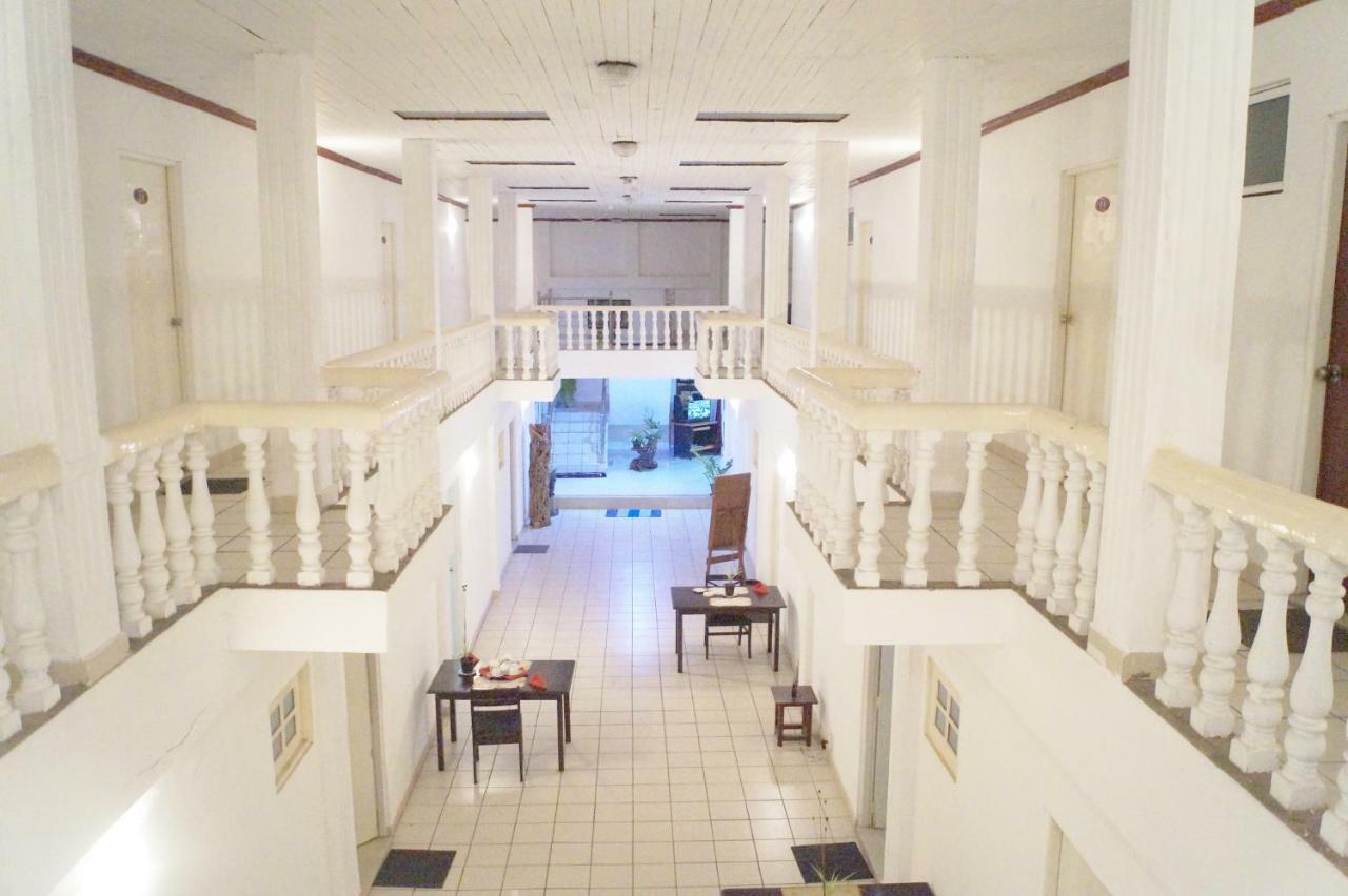 Oasis Skybeach Hostel - 니곰보 외부 사진